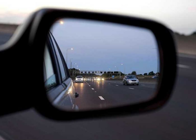 régler les rétroviseurs de la voiture